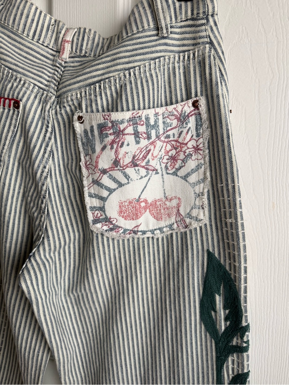 We The Free Lost And Found Boyfriend Jeans 28 Patchwork Floral - NWT - Picture 6 of 10